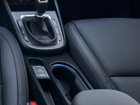 Nová technologie ambientního osvětlení středové konzole a prostoru pro nohy v novém Hyundai Kona.