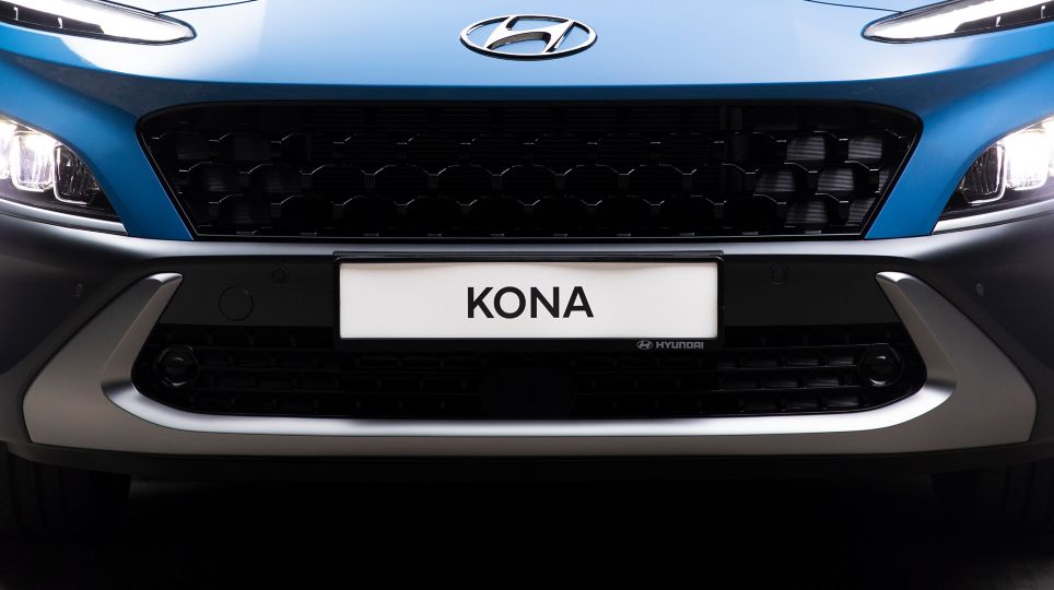 Pohled zepředu na novou robustní ochrannou desku nového modelu Hyundai Kona.