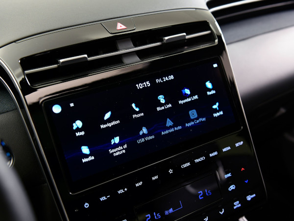 Nový 10,25" dotykový displej a plně dotykové ovládání ve zcela novém SUV Hyundai TUCSON Hybrid.